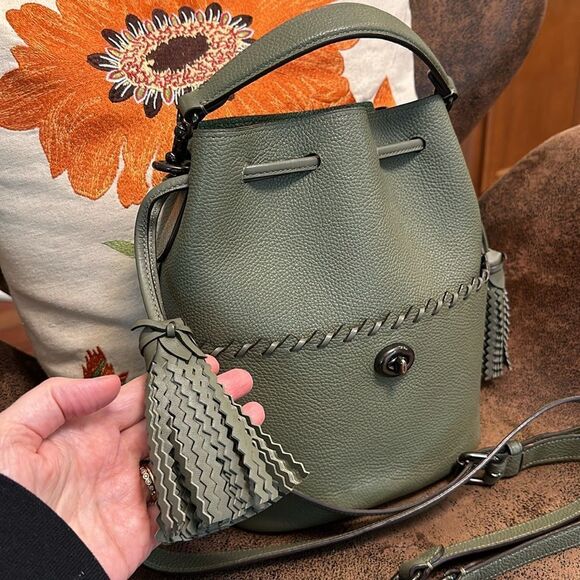 COACH LORA BUCKET BAG (651) WHIPSTITCH DETAIL TURNLOCK TASSELS STRAPS FERN VGUC - Picture 5 of 15